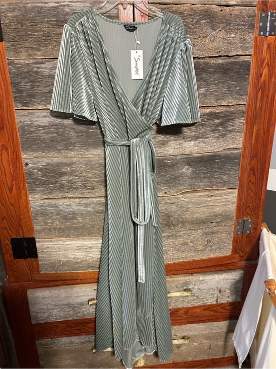 Simplee Apparel Dresses & Skirts - NWT Simplee Plus Flutter Sleeve Tie Side Wrap Velvet Dress Sage Green Size XL